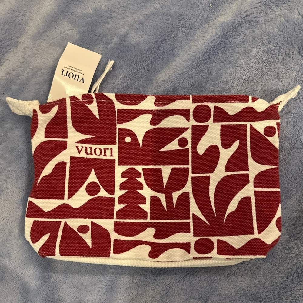 Vuori Limited Edition Holiday Pouch Strawberry Red & White Make Up Bag Zip NEW